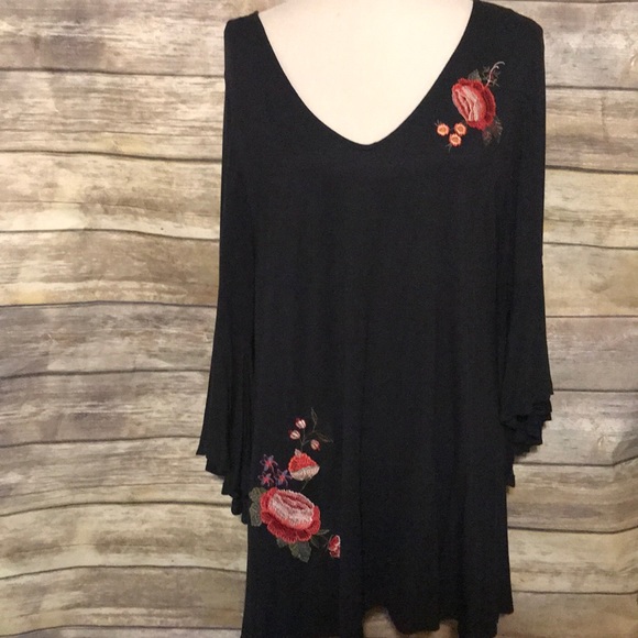 Rose & Olive Tops - Black bell sleeve top